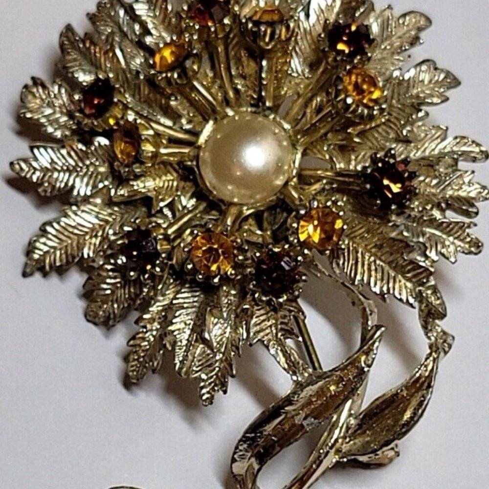 Vintage Rhinestone And Faux Pearl Flower Brooch Goldtone Brown Topaz Unsigned